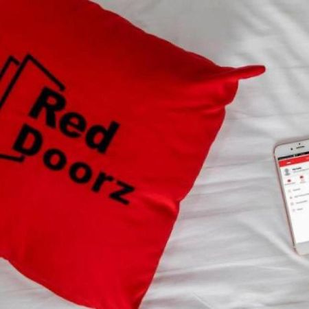 فندق Reddoorz Syariah Near Dbl Arena 2 سورابايا المظهر الخارجي الصورة