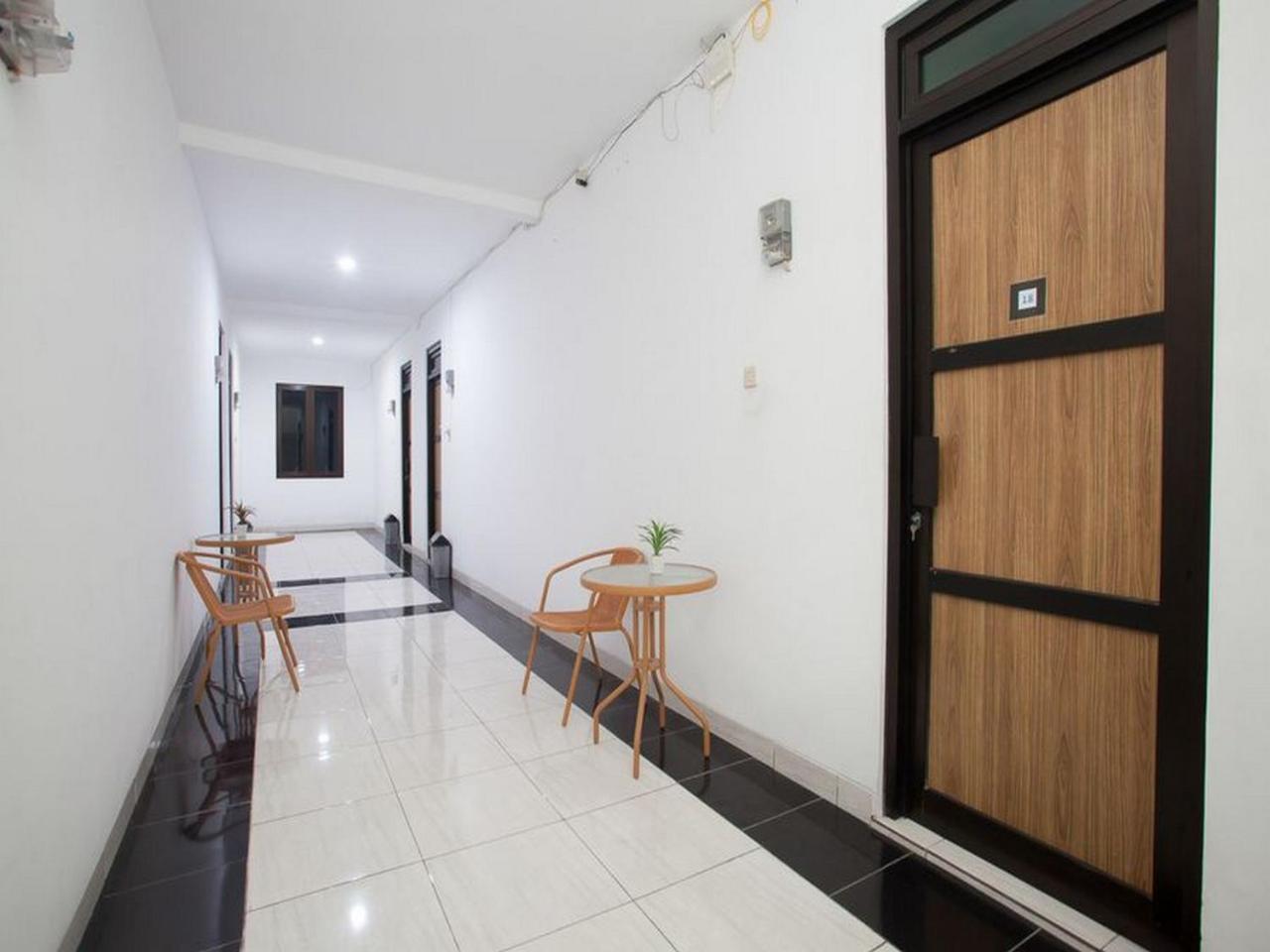 فندق Reddoorz Syariah Near Dbl Arena 2 سورابايا المظهر الخارجي الصورة